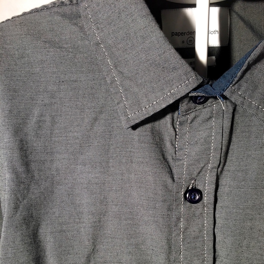 Long-sleeve slim dress shirt shiny buttons soft